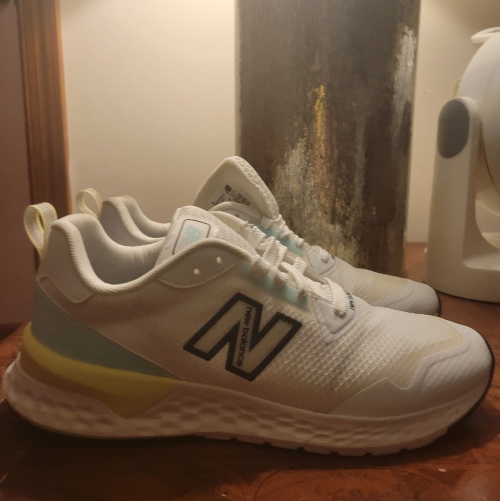 New Balance Women Sneakers Size 7